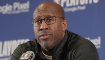 25比23！罚球比对手全队还多！两大名帅公开嘲讽|亚历山大|雷霆|活塞|谢伊·吉尔杰斯-亚历山大|俄克拉荷马雷霆队_新浪体育_新浪新闻