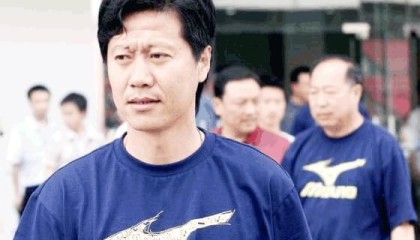 他是老辽足阵中“奔跑的羚羊”，为了家乡球队毅然复出，柳忠长