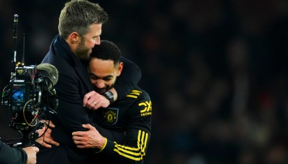 开云体育-记者：卡里克与助教亲密合作，球员对训练课印象深刻并焕发新活力